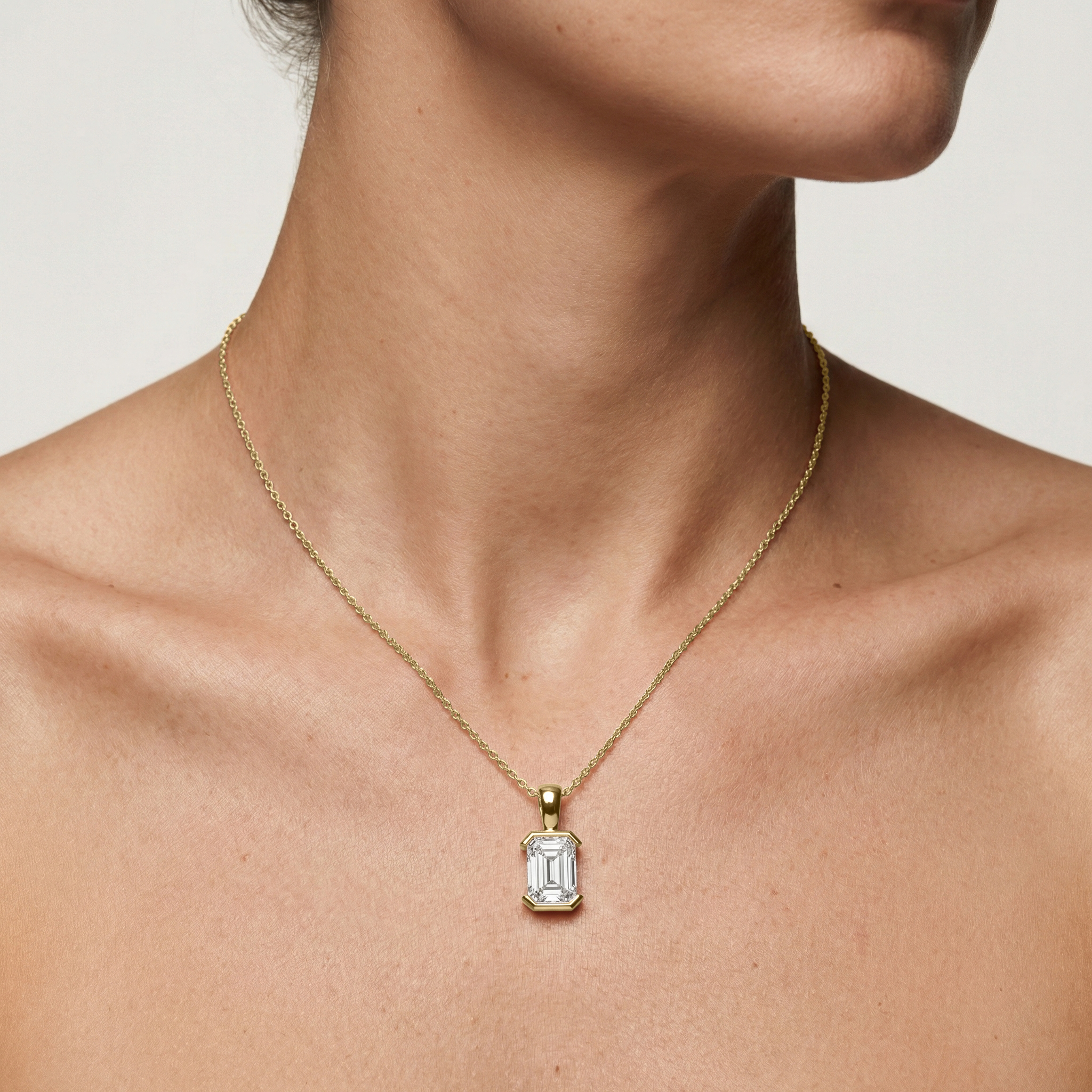 Lovea Bezel Anhänger – Smaragdschliff – Gelbgold