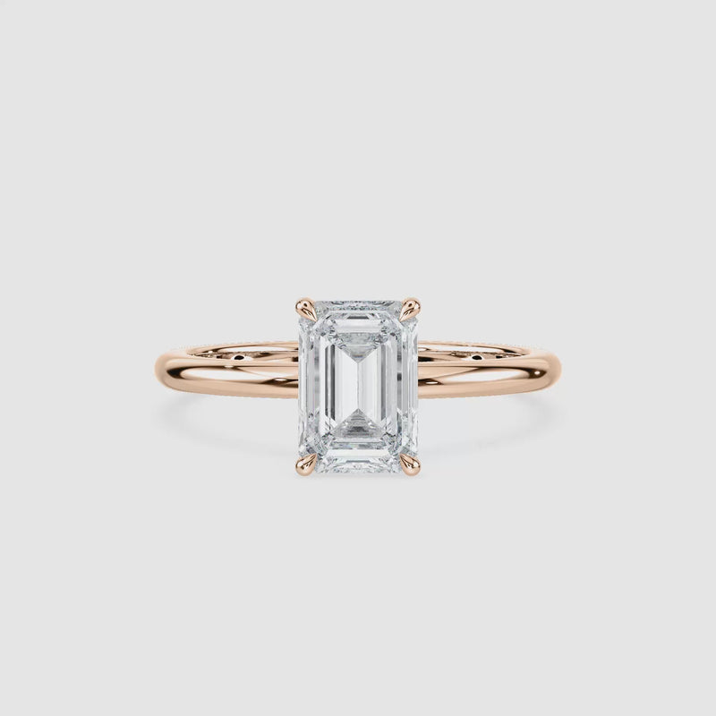 Maggie Solitaire Verlobungsring – Smaragdschliff – Roségold – Video