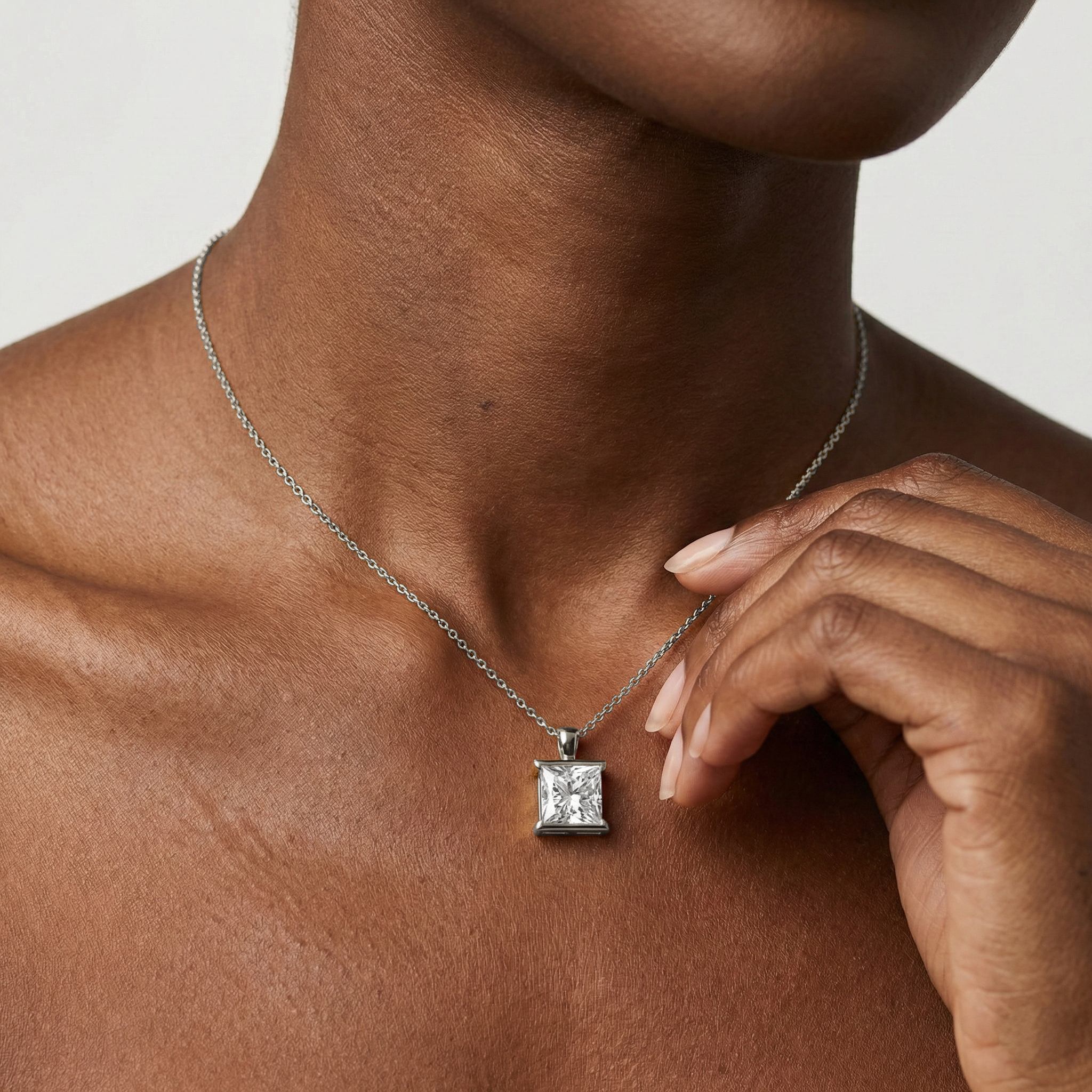 Lovea Bezel Anhänger – Prinzessschliff – Weißgold